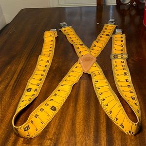 Metric suspender in yellow.